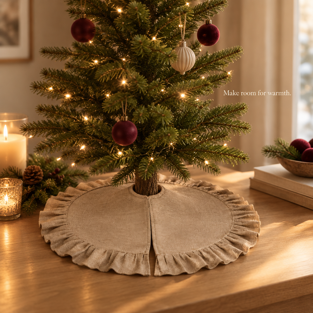 Small Ruffled Linen Tree Skirt – 19.7 in — in use